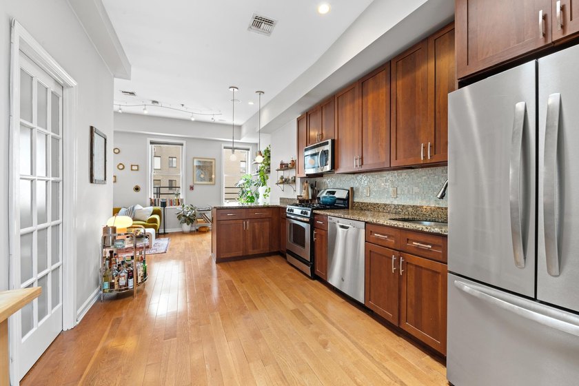 Welcome to this beautifully maintained, 861-square-foot - photo 6