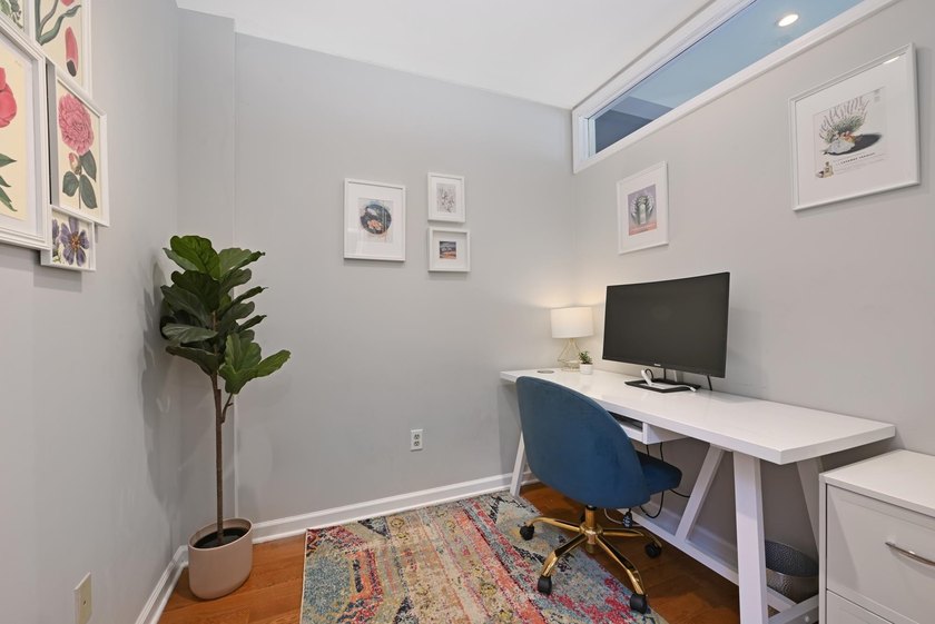 Welcome to this beautifully maintained, 861-square-foot - photo 7