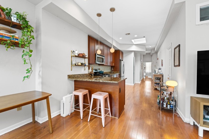 Welcome to this beautifully maintained, 861-square-foot - photo 10