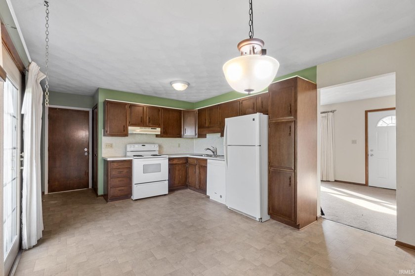 Well maintained home located in a quiet cul-de-sac setting - photo 8