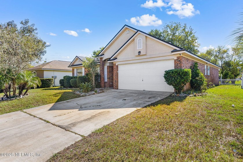 Beautiful all-brick, 3-bedroom, 2-bath home nestled within a - photo 3