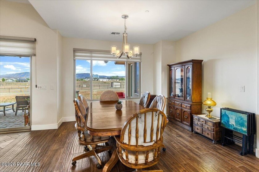 A dream property for the car enthusiast, toy collector, or RV - photo 14