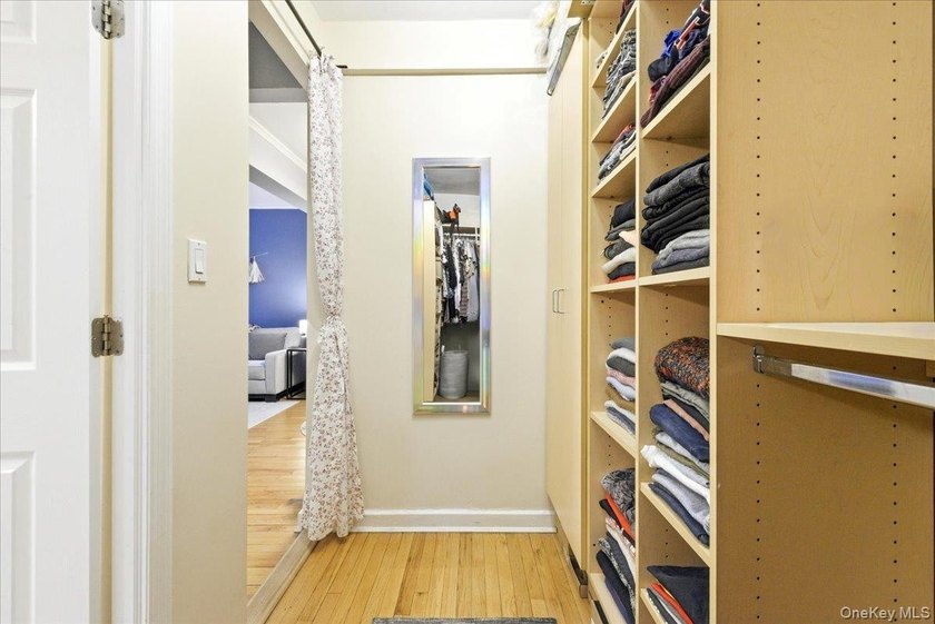 Welcome to this spacious and sun-filled Junior 1/One-Bedroom - photo 16