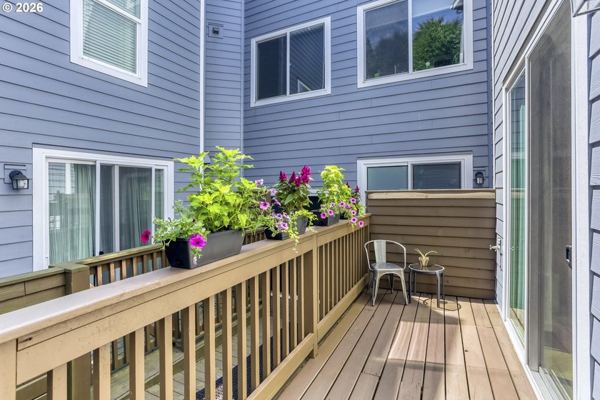 Nestled in the heart of beautiful Cathedral Park in the vibrant - photo 12
