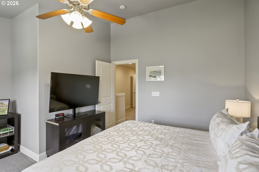 Nestled in the heart of beautiful Cathedral Park in the vibrant - photo 15