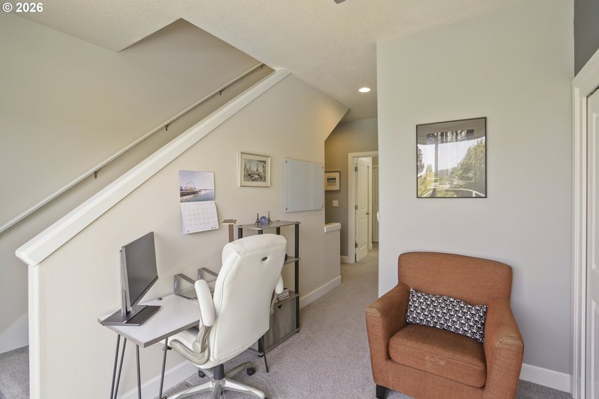 Nestled in the heart of beautiful Cathedral Park in the vibrant - photo 18