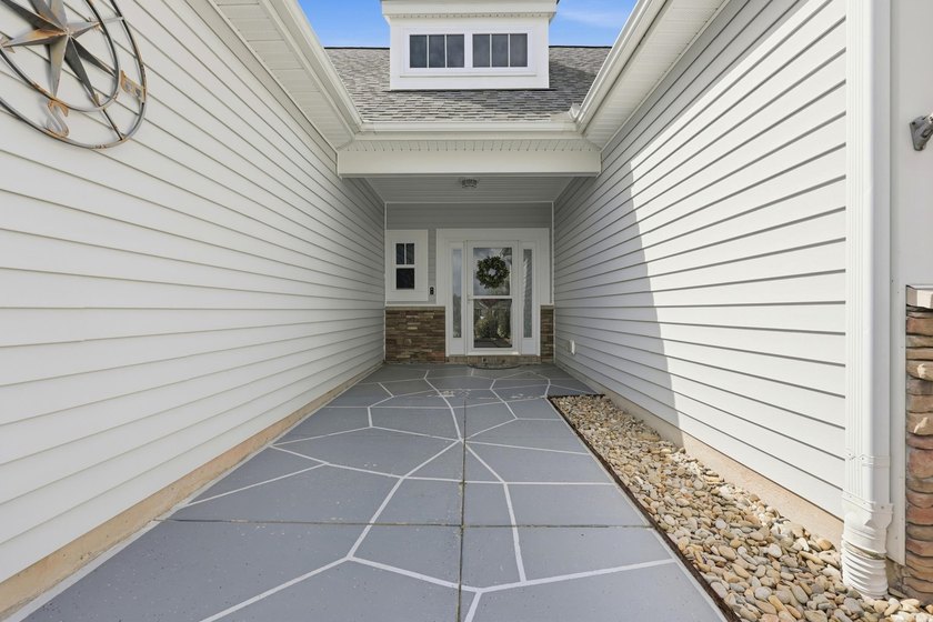 Welcome to Cameron Village where your dream home awaits in the - photo 2