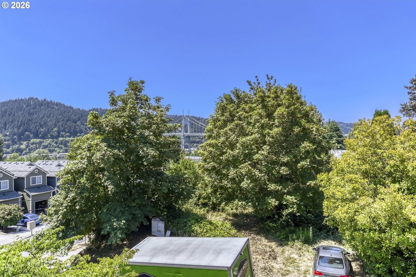 Nestled in the heart of beautiful Cathedral Park in the vibrant - photo 22