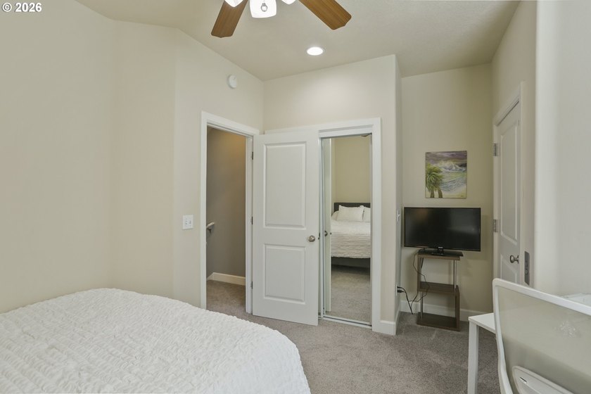 Nestled in the heart of beautiful Cathedral Park in the vibrant - photo 25