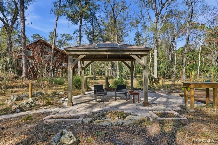 Architecturally distinctive cedar-sided post-and-beam home - photo 34