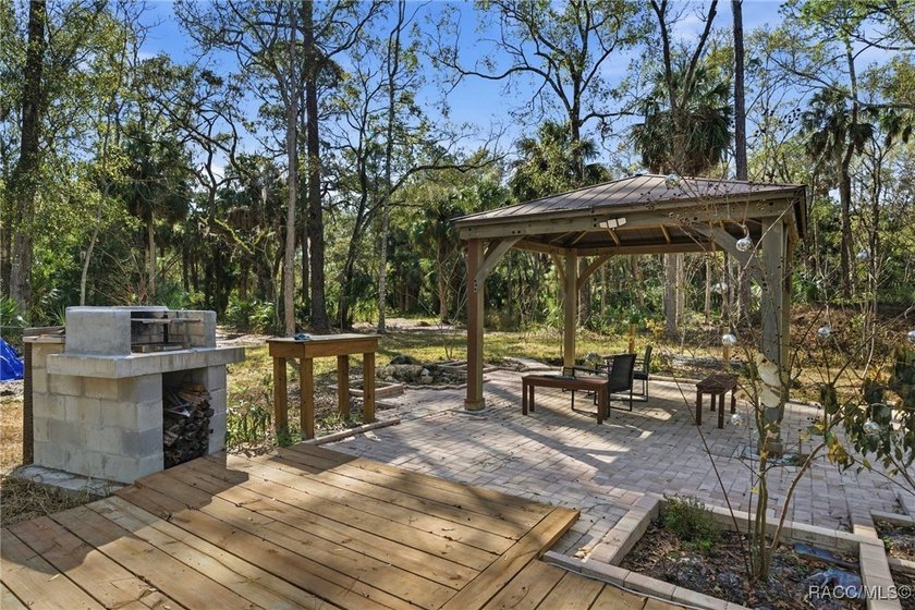Architecturally distinctive cedar-sided post-and-beam home - photo 35