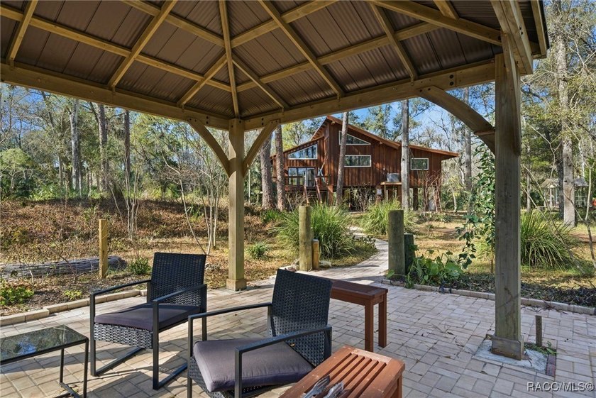 Architecturally distinctive cedar-sided post-and-beam home - photo 36