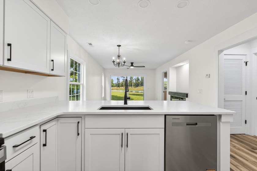 Fully renovated, ground-floor end-unit two-bedroom, two-bathroom - photo 6