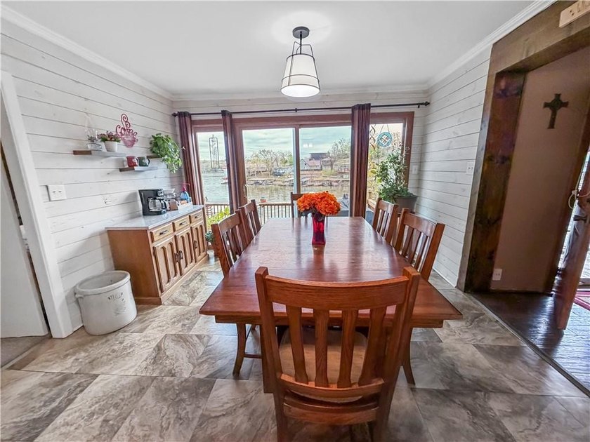 Welcome to your Lake of the Ozarks waterfront home with distinct - photo 6