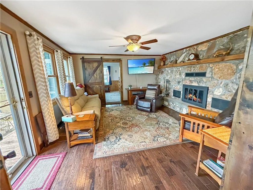 Welcome to your Lake of the Ozarks waterfront home with distinct - photo 10