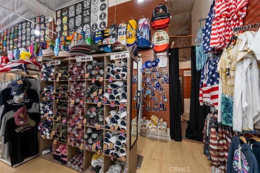 Profitable and well-established T-shirt and Gift boutique - photo 15
