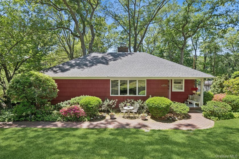 Charming ranch on half acre in Harborfields school district. 3 - photo 2