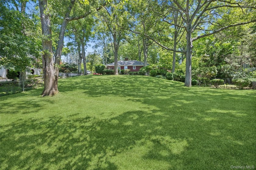 Charming ranch on half acre in Harborfields school district. 3 - photo 5