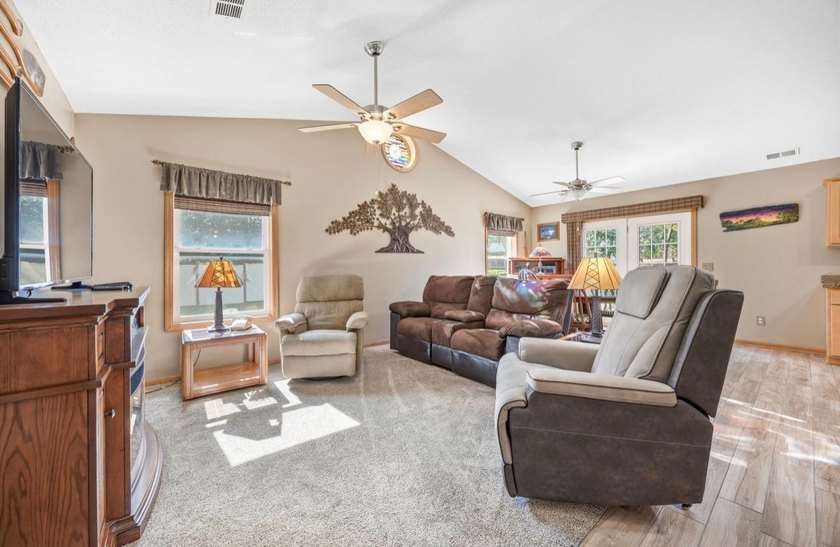 Beautiful One-Level Living at its finest...Spacious 2 Bedroom 2 - photo 7