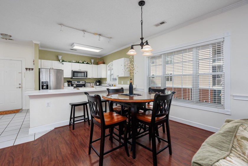 Well maintained second floor furnished two bedroom two bath unit - photo 4