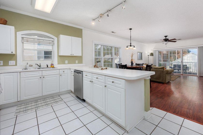 Well maintained second floor furnished two bedroom two bath unit - photo 5
