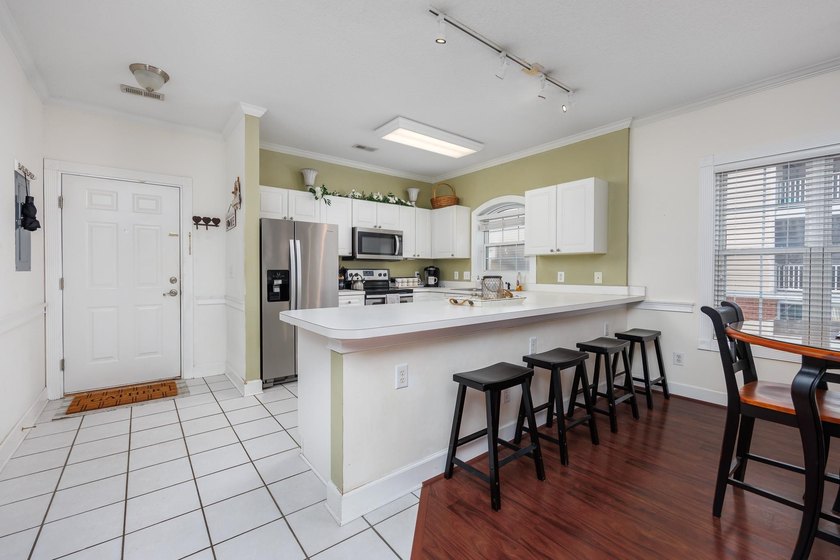 Well maintained second floor furnished two bedroom two bath unit - photo 6