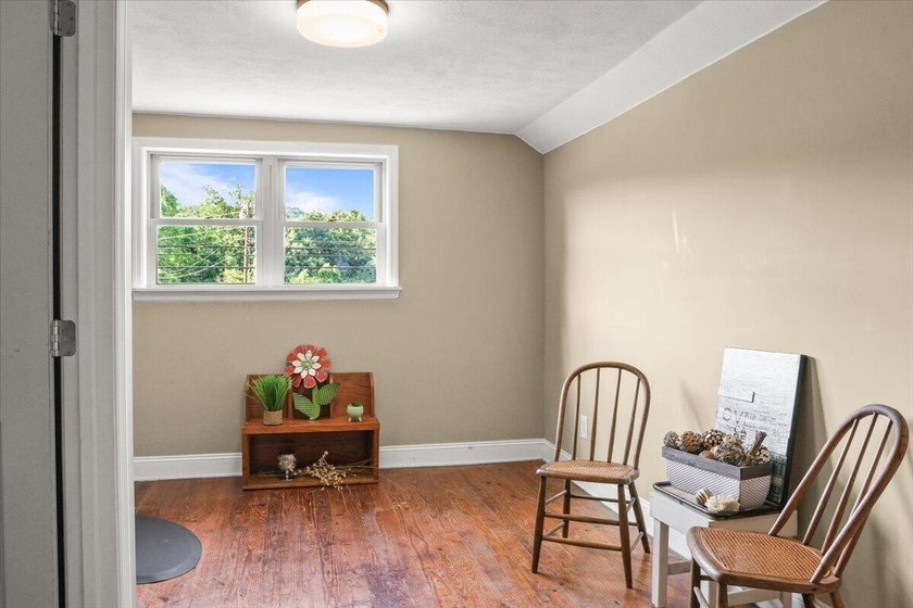 Great well-maintained building on just under an acre available - photo 22