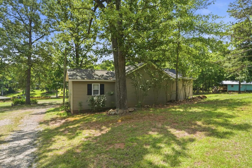 Charming remodeled lakefront cottage on beautiful Lake Sinclair! - photo 14