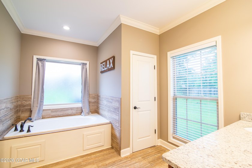 Beautiful home with country charm, this home offers the perfect - photo 15