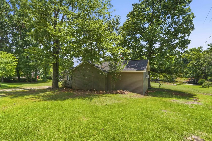 Charming remodeled lakefront cottage on beautiful Lake Sinclair! - photo 16