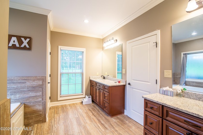 Beautiful home with country charm, this home offers the perfect - photo 18