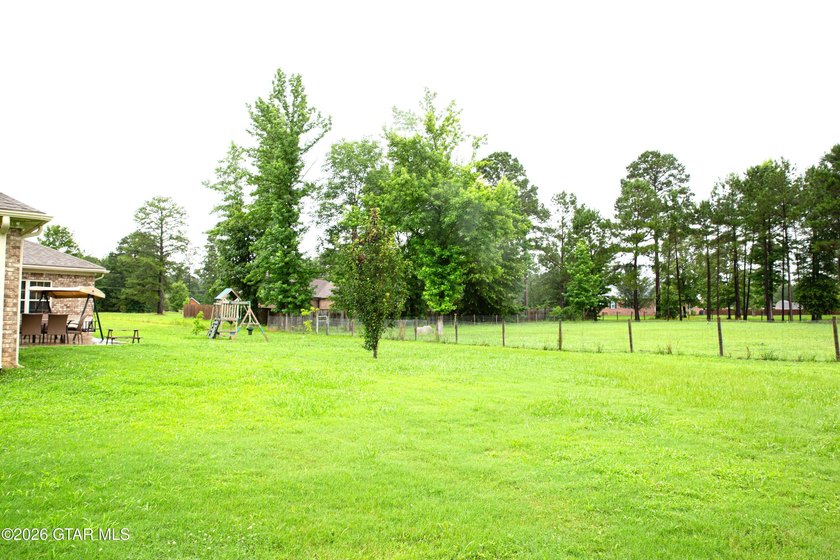 Beautiful home with country charm, this home offers the perfect - photo 27