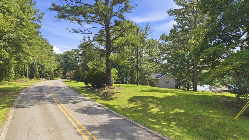 Charming remodeled lakefront cottage on beautiful Lake Sinclair! - photo 30