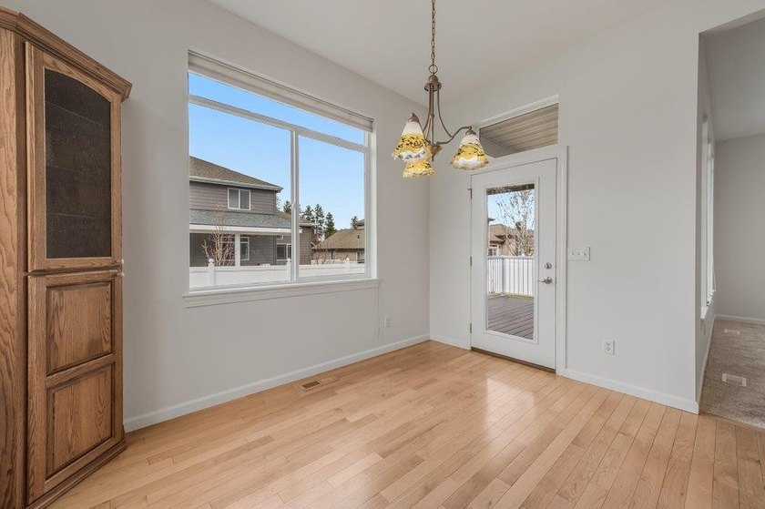 Beautiful Spokane Valley Home! This 4-bed, 3 bath home is - photo 9