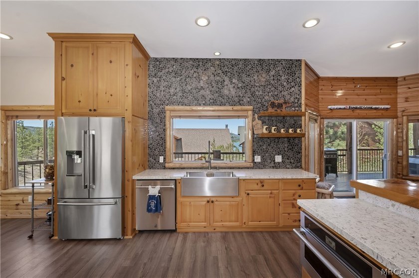 Perched in the prestigious Castle Glen Estates, this exceptional - photo 14