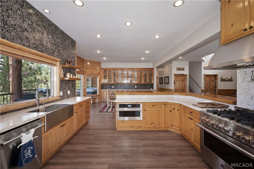 Perched in the prestigious Castle Glen Estates, this exceptional - photo 15