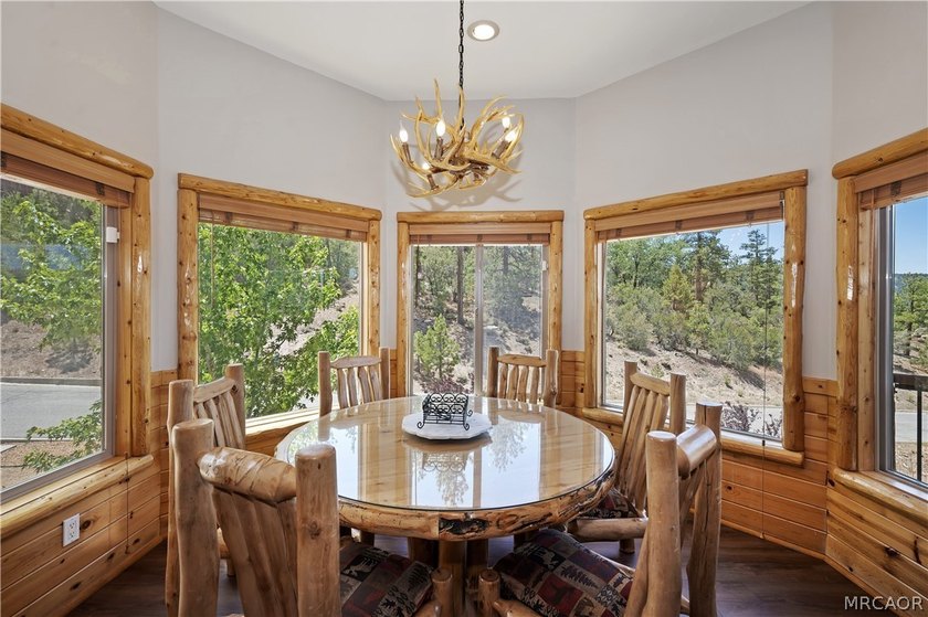 Perched in the prestigious Castle Glen Estates, this exceptional - photo 17