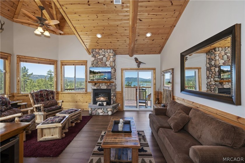 Perched in the prestigious Castle Glen Estates, this exceptional - photo 19