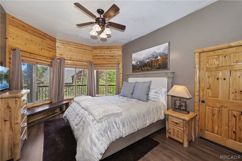 Perched in the prestigious Castle Glen Estates, this exceptional - photo 20