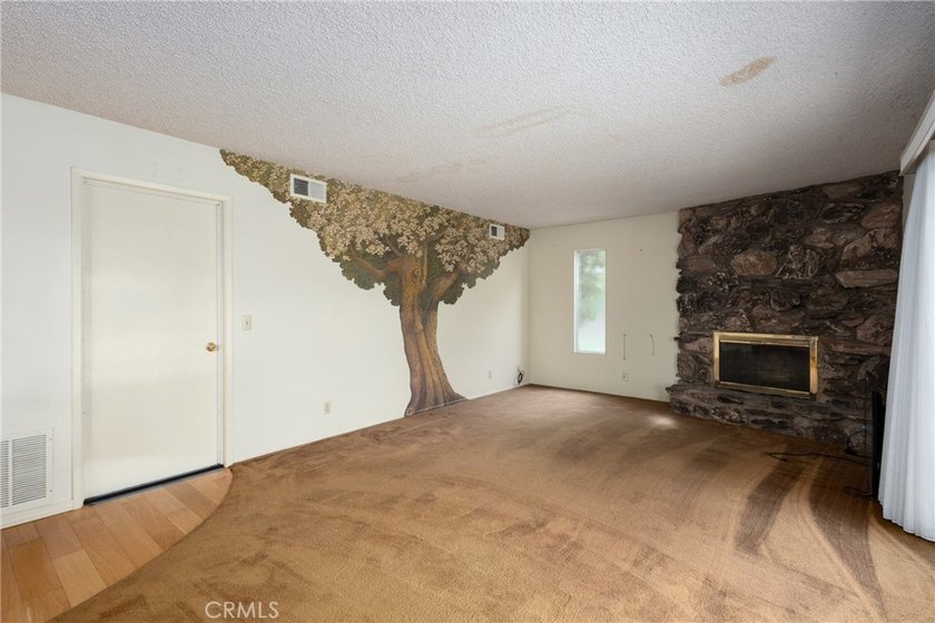 ATTENTION: You won't want to miss this opportunity! Nestled in - photo 22
