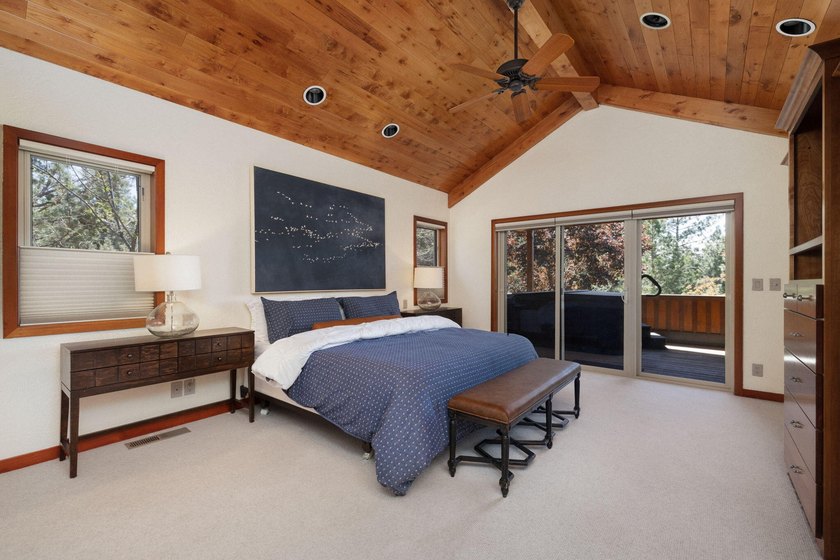 This unique home sets itself apart from many Awbrey Butte homes - photo 22