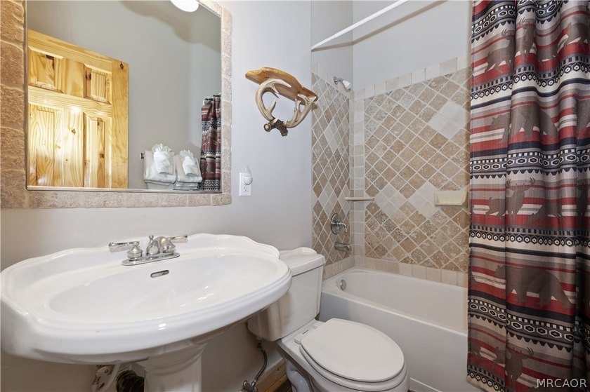 Perched in the prestigious Castle Glen Estates, this exceptional - photo 24