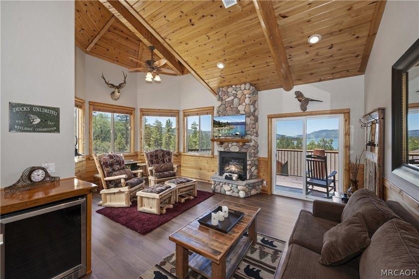 Perched in the prestigious Castle Glen Estates, this exceptional - photo 28
