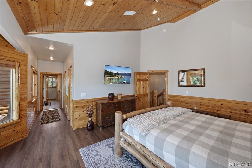 Perched in the prestigious Castle Glen Estates, this exceptional - photo 33