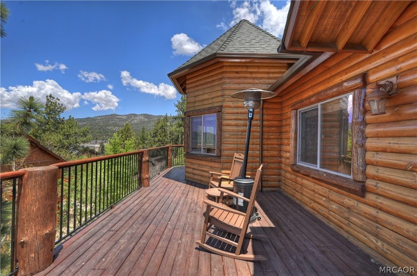Perched in the prestigious Castle Glen Estates, this exceptional - photo 34