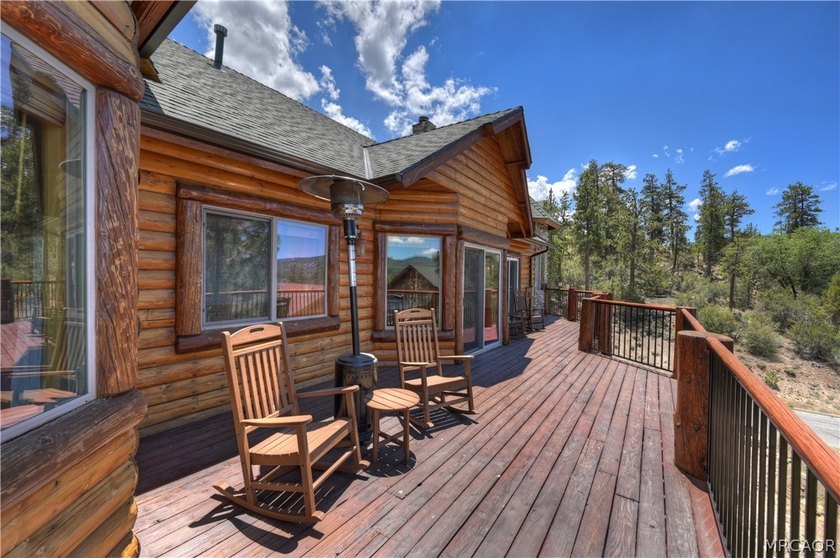 Perched in the prestigious Castle Glen Estates, this exceptional - photo 35
