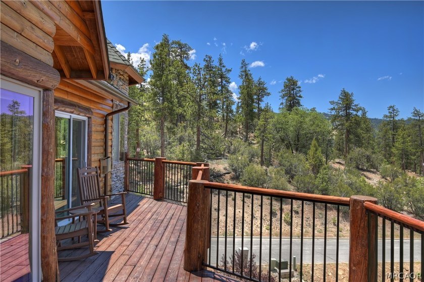 Perched in the prestigious Castle Glen Estates, this exceptional - photo 36