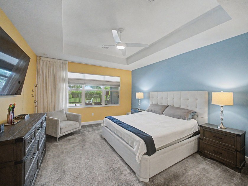 Welcome to this extensively upgraded 2-bedroom plus den, 2 1/2 - photo 17