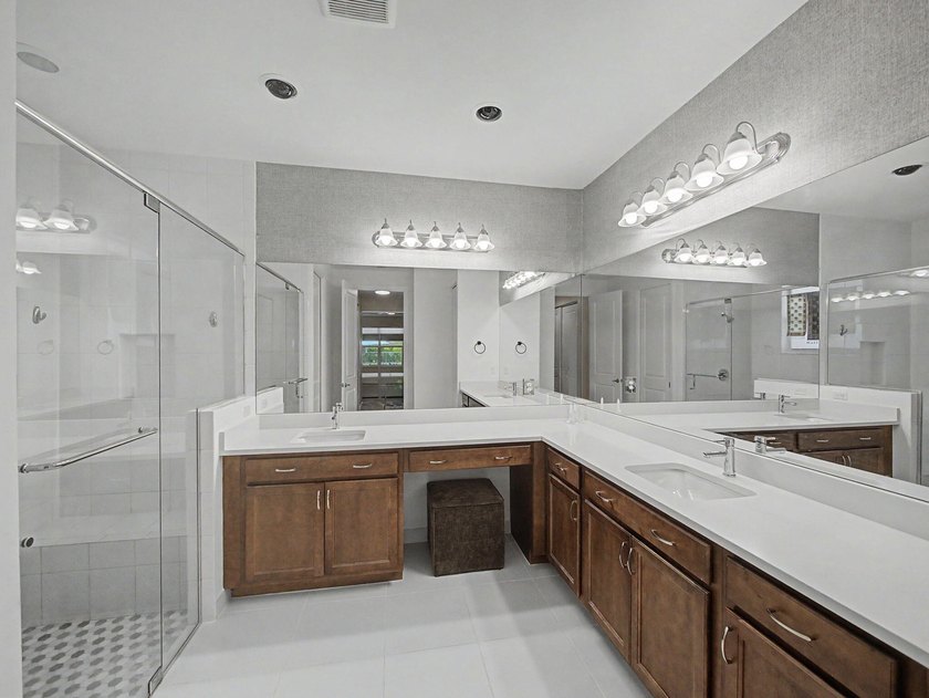 Welcome to this extensively upgraded 2-bedroom plus den, 2 1/2 - photo 18
