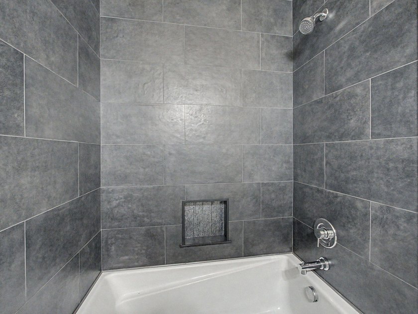 Welcome to this extensively upgraded 2-bedroom plus den, 2 1/2 - photo 22